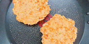 творожно-овсяные лепешки с тунцом