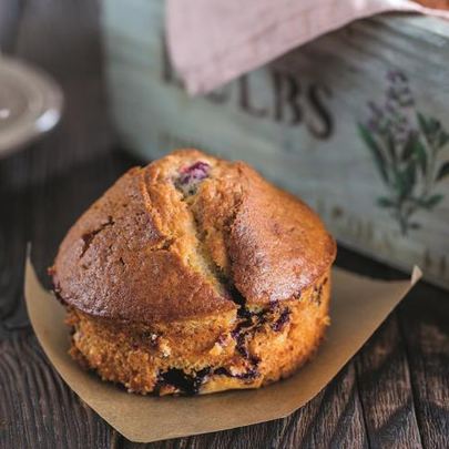 Банановые маффины с черной смородиной