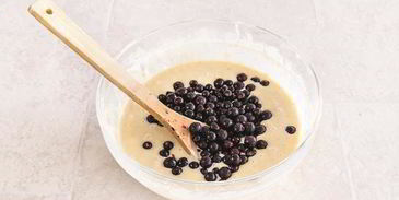 банановые маффины с черной смородиной