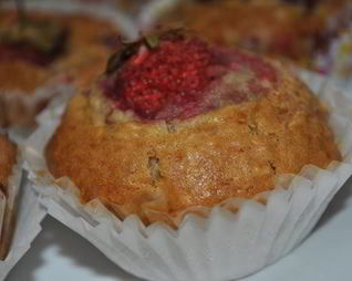 Клубнично-кокосовые маффины