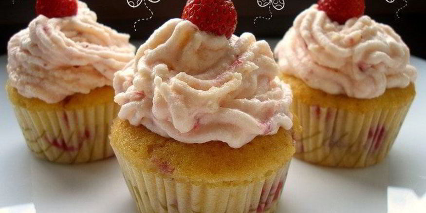 Рецепт клубничных маффинов с клубничным кремом