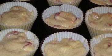 клубничные маффины с клубничным кремом