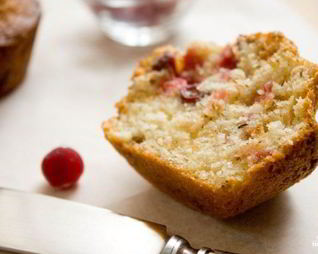 Клюквенные маффины с фундуком