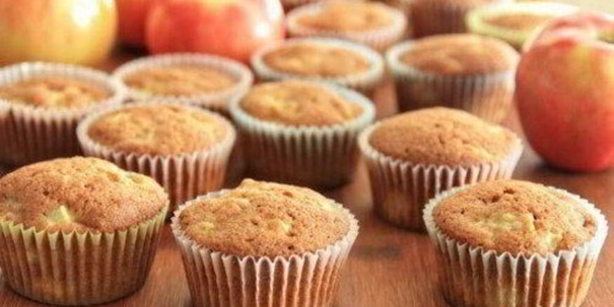 Рецепт маффинов на кефире с бананово-яблочной начинкой