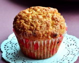Маффины на кефире с джемом в формочках