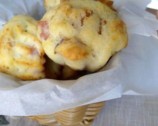 Маффины на кефире ветчина-сыр