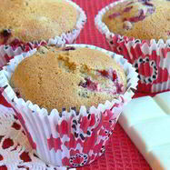 Рецепт Маффинов с брусникой и белым шоколадом