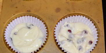 маффины с брусникой и белым шоколадом