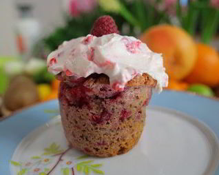 Миндальные маффины с малиновым кремом