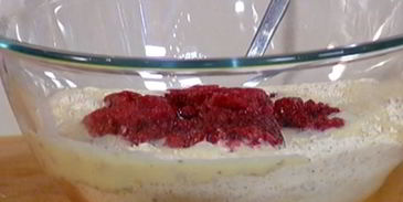 миндальные маффины с малиновым кремом