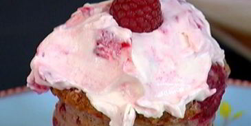 миндальные маффины с малиновым кремом