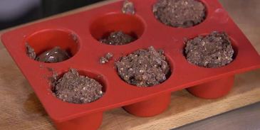 ореховые маффины с шоколадной начинкой