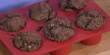 ореховые маффины с шоколадной начинкой