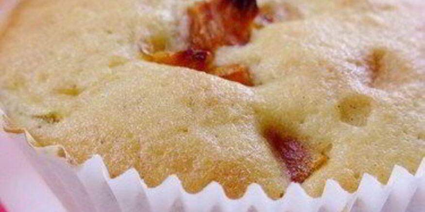 Рецепт персиковых маффинов с орехами
