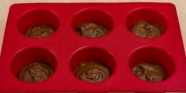 шоколадные маффины с вареной сгущенкой