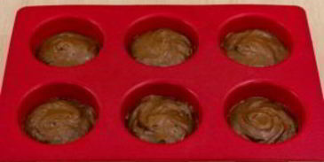 шоколадные маффины с вареной сгущенкой