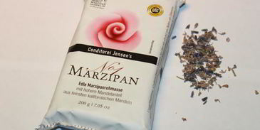 сливочные маффины с лавандой и марципаном