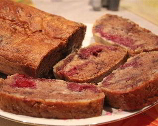 Манник на кефире с ежевично-банановым кремом и какао