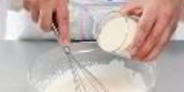 манник с изюмом и орехами в мультиварке