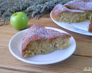 Манник с яблоками на кефире