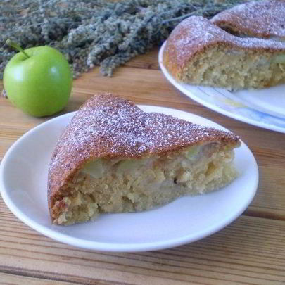 Манник с яблоками на кефире