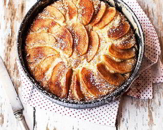 Манник с яблоками на молоке