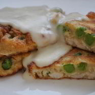 Рецепт Бабушкиных куриных оладий и соус Морней