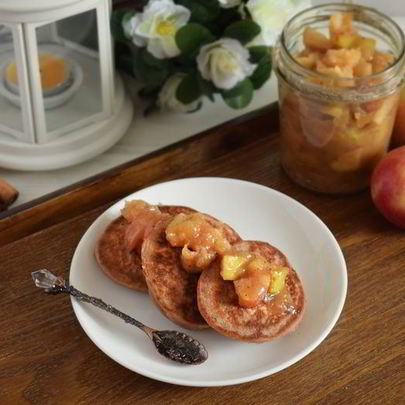 Гречневые оладьи с коричными яблоками