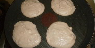 гречневые оладьи с коричными яблоками