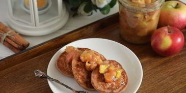 гречневые оладьи с коричными яблоками