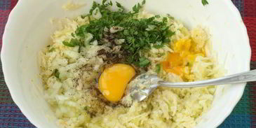 кабачковые оладьи с колбасой