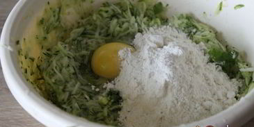 кабачковые оладьи с плавленным сыром