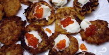 картофельные оладьи с икрой