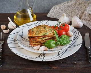 Оладьи из помидоров и базилика