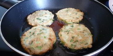 оладьи из зеленого лука с тмином