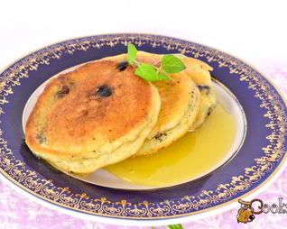 Оладьи на кефире с черникой