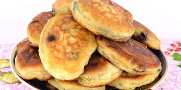 оладьи на кефире с черникой