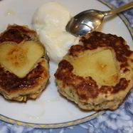 Рецепт Оладий с яблоками, финиками и фисташками