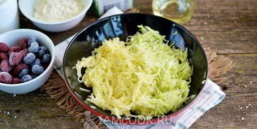 оладьи с яблоком и кабачком