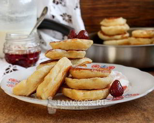 Пышные оладьи на кислом молоке с дрожжами