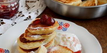 пышные оладьи на кислом молоке с дрожжами