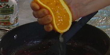 сладкие оладушки с ягодами и йогуртом