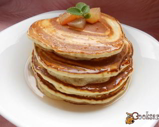 Сладкие оладьи с яблочным сиропом