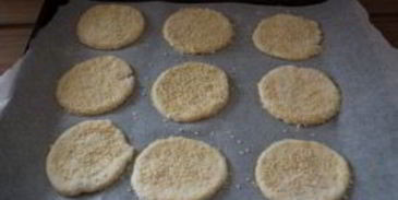 печенье на сметане с кунжутом