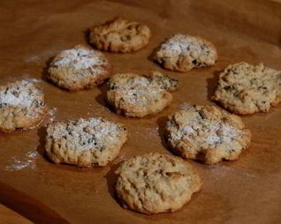 Печенье с черносливом, грецкими орехами и корицей