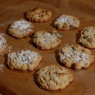 Печенье с черносливом, грецкими орехами и корицей