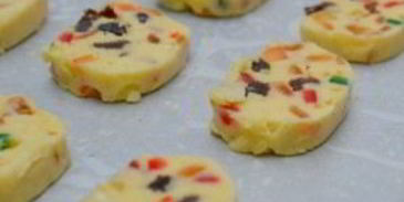 рождественское печенье с цукатами и орехами