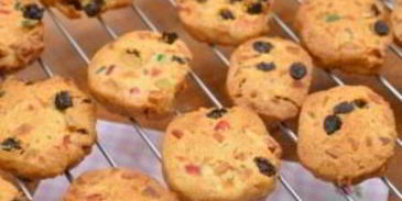 рождественское печенье с цукатами и орехами