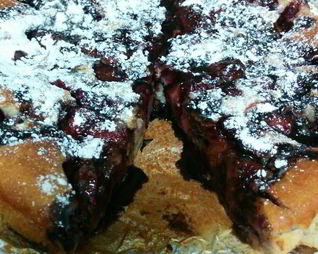 Быстрый пирог с замороженными ягодами