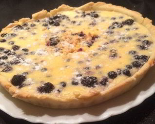 Черничный пирог со сметанной заливкой